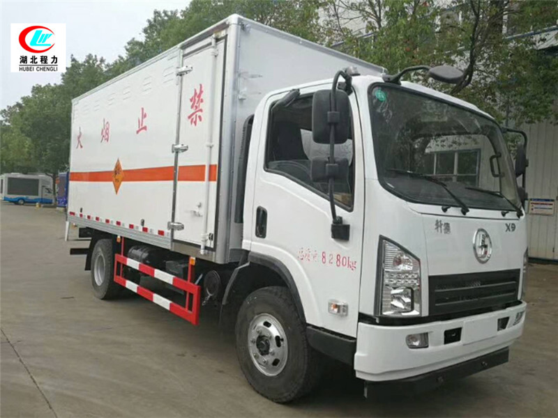 陜汽軒德5.1米易燃?xì)怏w廂式運輸車【二類】