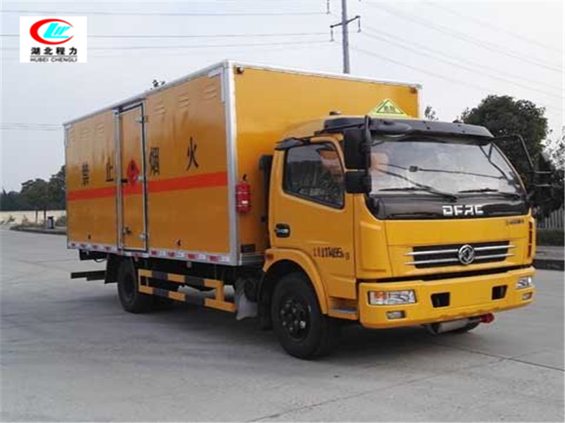 東風大多利卡5.1米易燃液體廂式運輸車【三類】